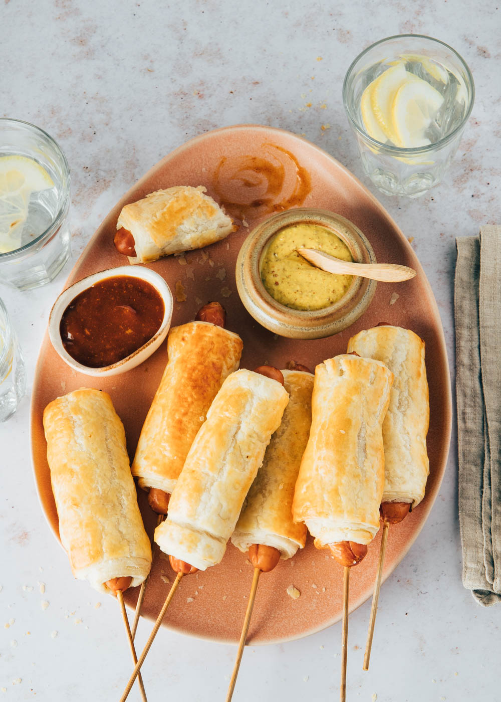 Knakworst in bladerdeeg