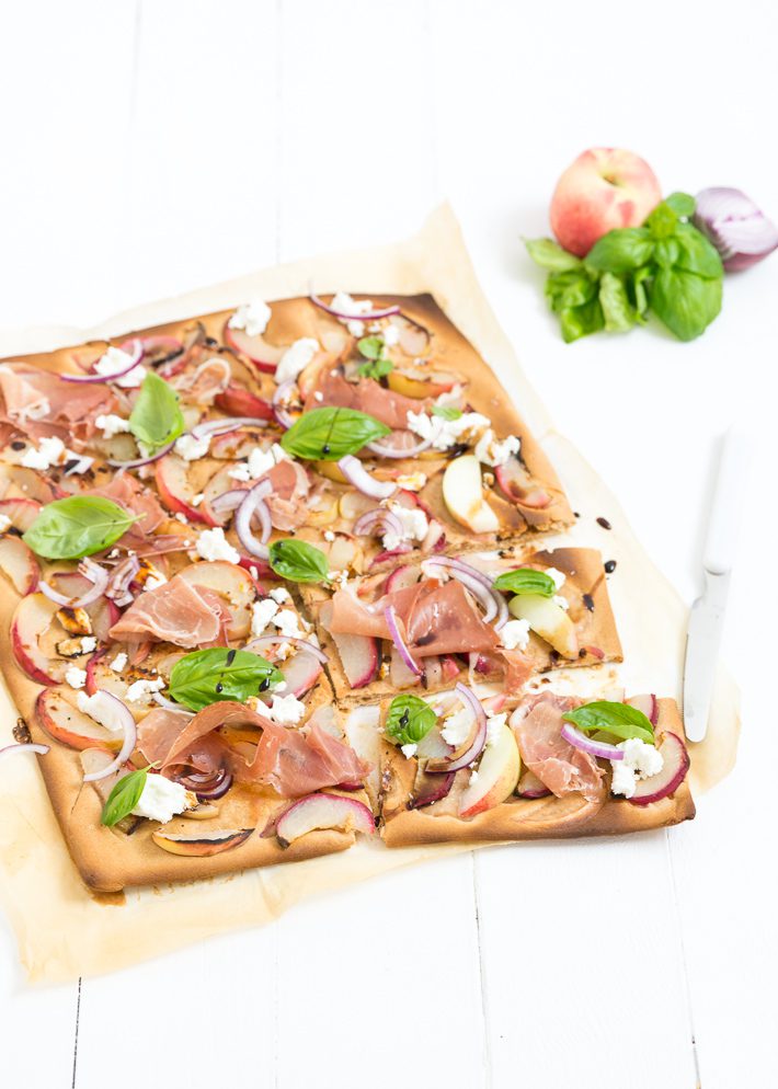 volkoren plaatpizza met perzik