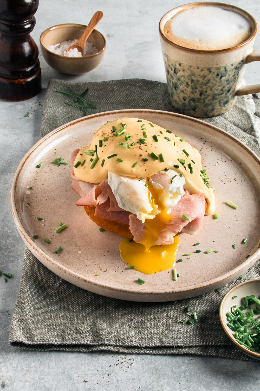 Eggs benedict