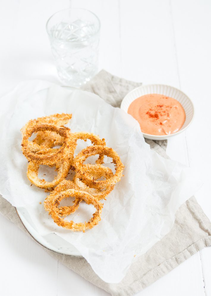 Uienringen met chipotledip