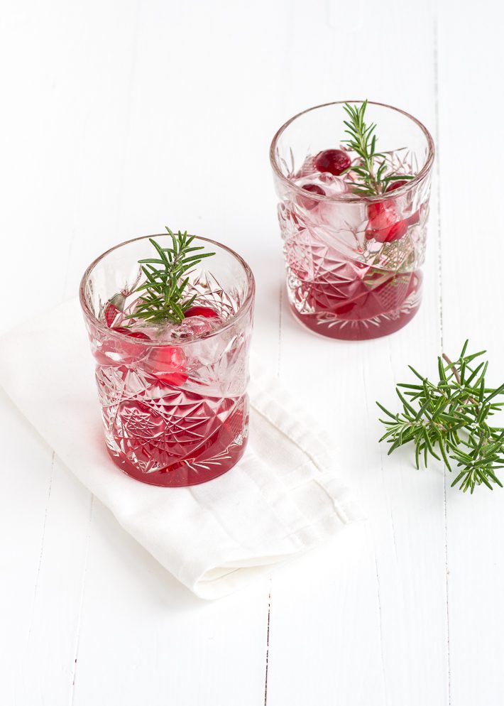 Cranberry gin tonic