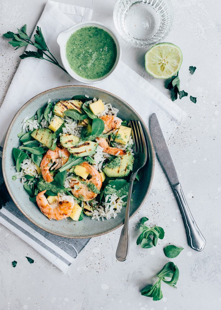 Salade met gegrilde avocado