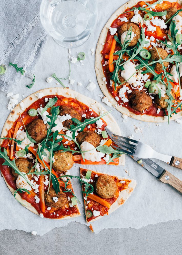 Falafel pizza recept