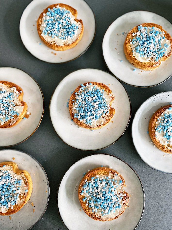 beschuit met muisjes