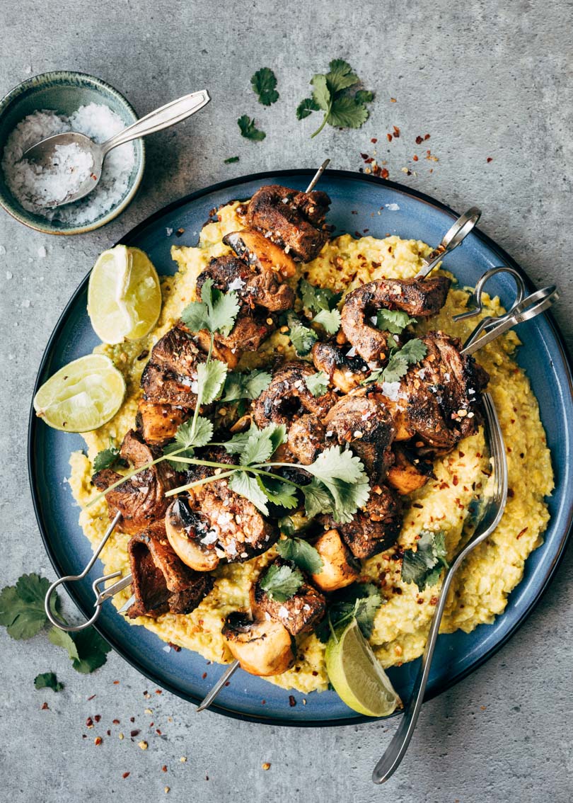 Flat iron steak spiesjes met maïsmole