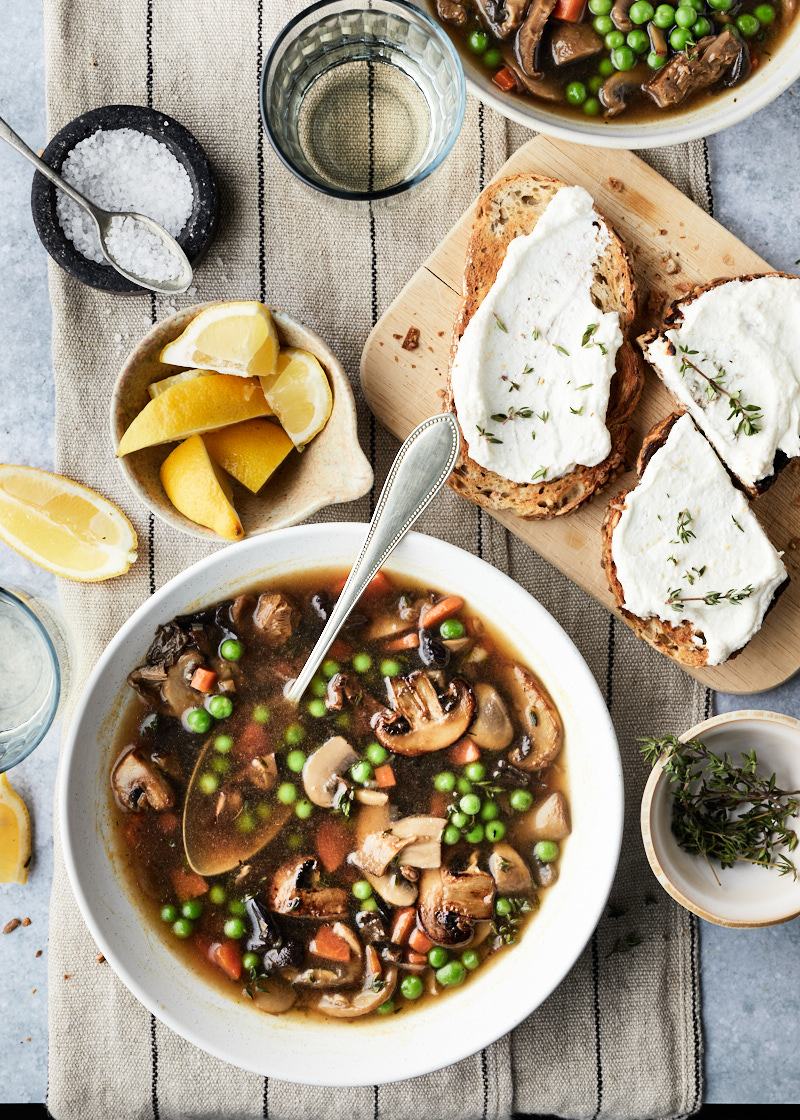 Heldere champignonsoep