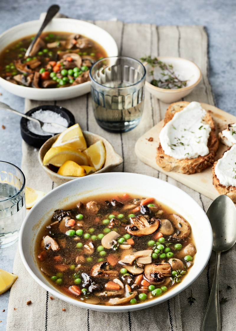 Heldere champignonsoep