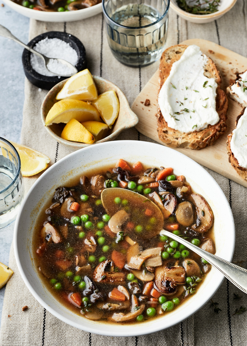 Heldere champignonsoep