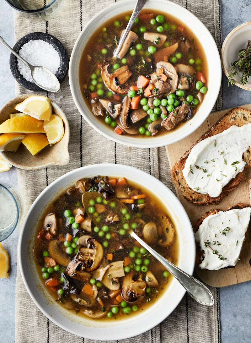 Heldere champignonsoep